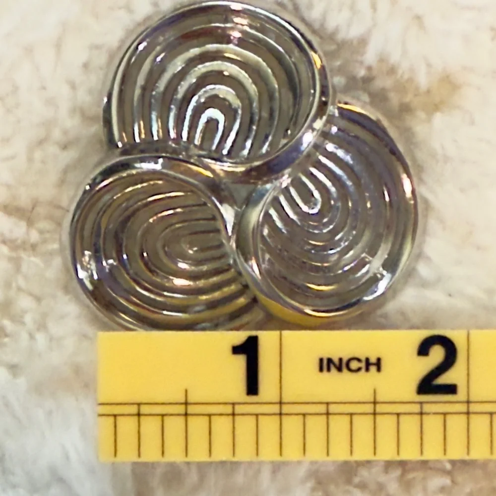 Vintage Trifari silver-tone swirl brooch Women’s costume jewelry
